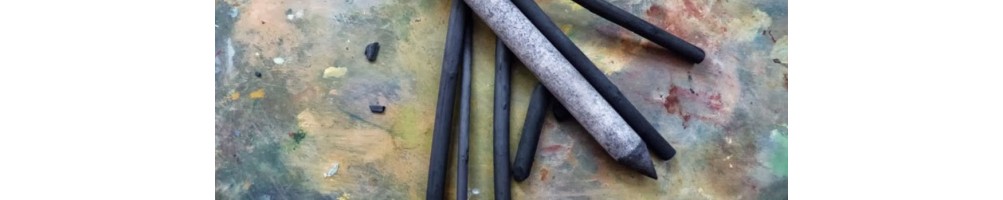 Dibujos Intensos con Carboncillos: Arte y Expresión
